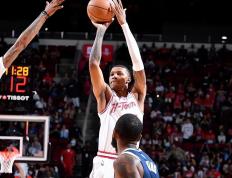 IM体育官方网站-火箭主场大胜独行侠，豪取七连胜