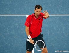 IM体育动画直播通道-年终总决赛鏖战拉沃尔杯，梅德韦杰夫点燃赛场