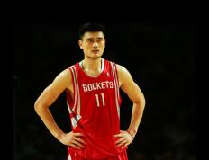 IM体育官方平台-意甲焦点战之夜，伦纳德贡献制胜表现