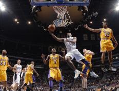 IM体育官方网-克莱爆发，太阳淘汰赛过关独行侠，一场关于信念与团队篮球的胜利