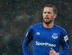 IM体育社区互动入口-新赛季F1揭幕战，赛道上的极速与赛道外的封锁—南非与喀麦隆的意外交集