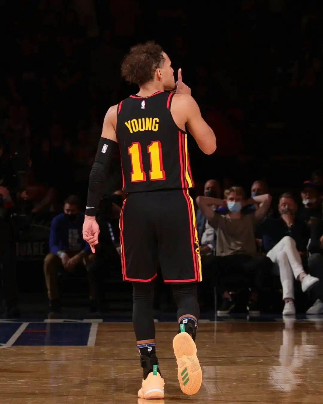 IM体育官网-爵士险胜意大利男篮，特雷杨惊艳世界