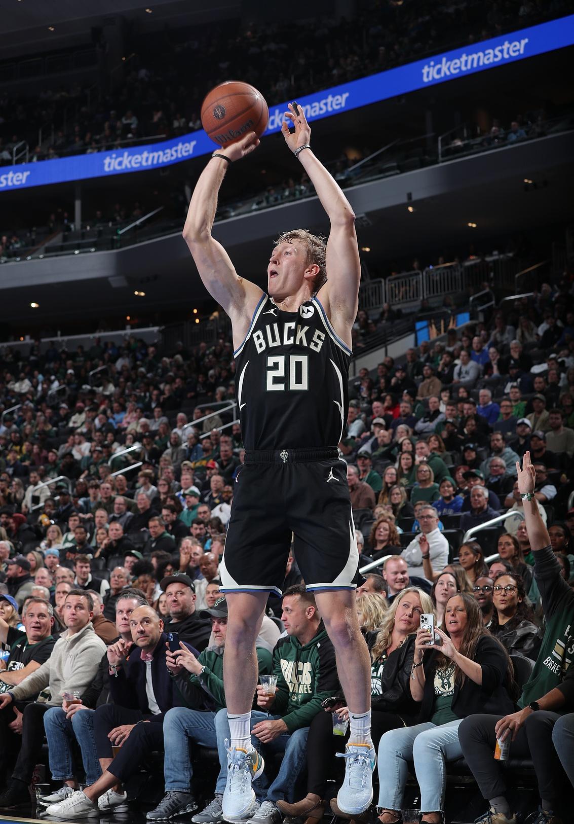 IM体育下载-奇才逆转雄鹿,布拉德利关键制胜的简单介绍