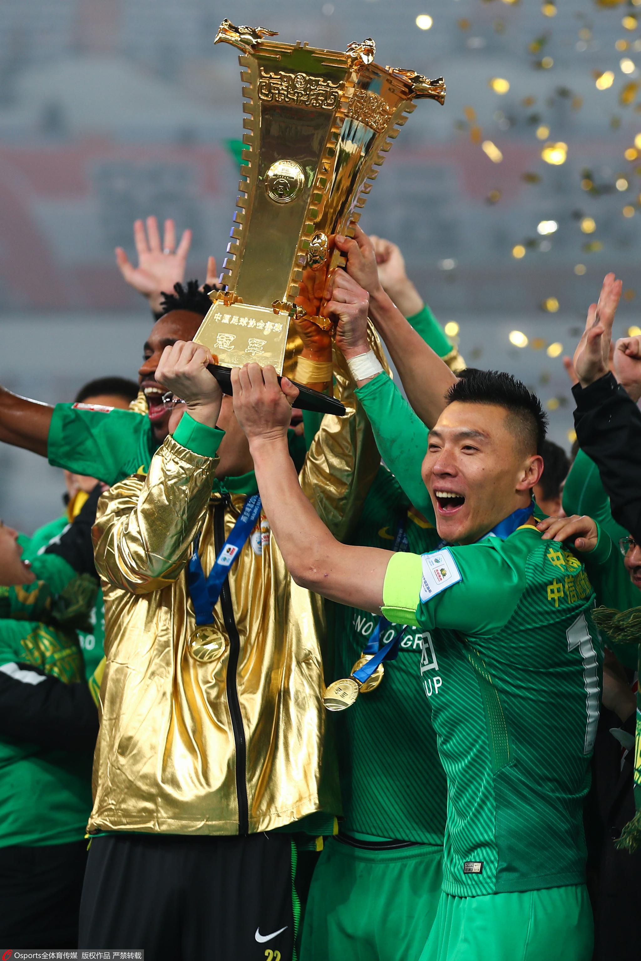 IM体育官方网-球员默契合作，攻守兼顾，引领胜利到手