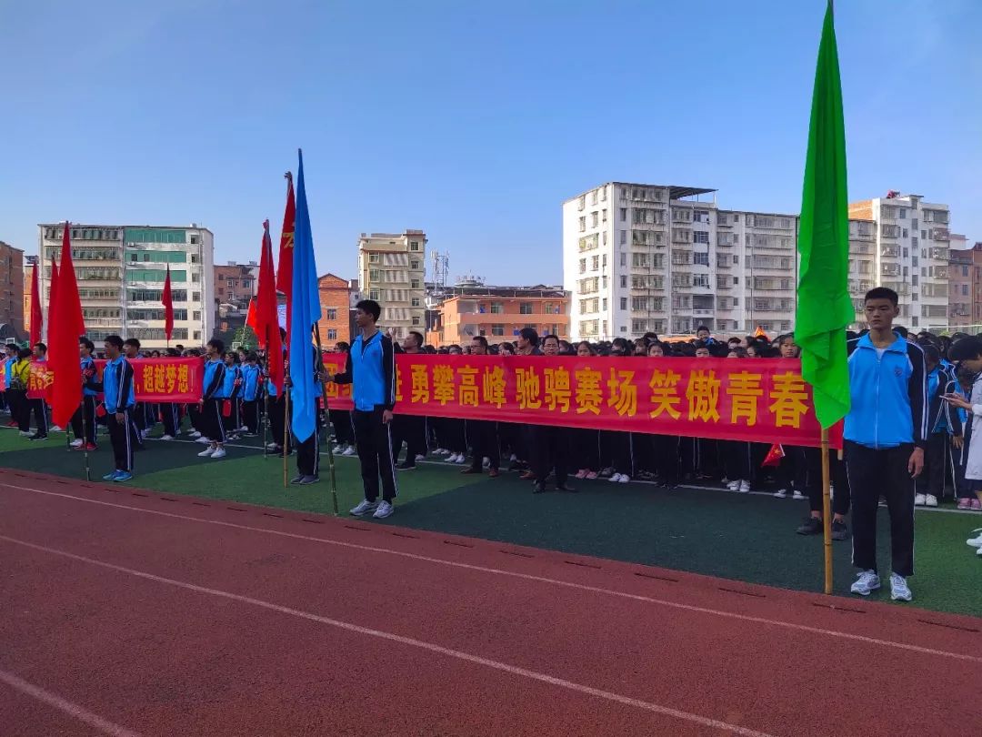 IM体育官网入口-法兰克福豪取三分，奋勇拼搏壮志凌云