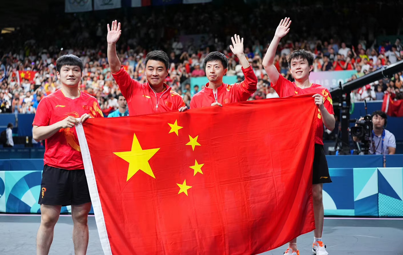 IM体育app-包含运动员们奋力拼搏，共赢荣誉的词条