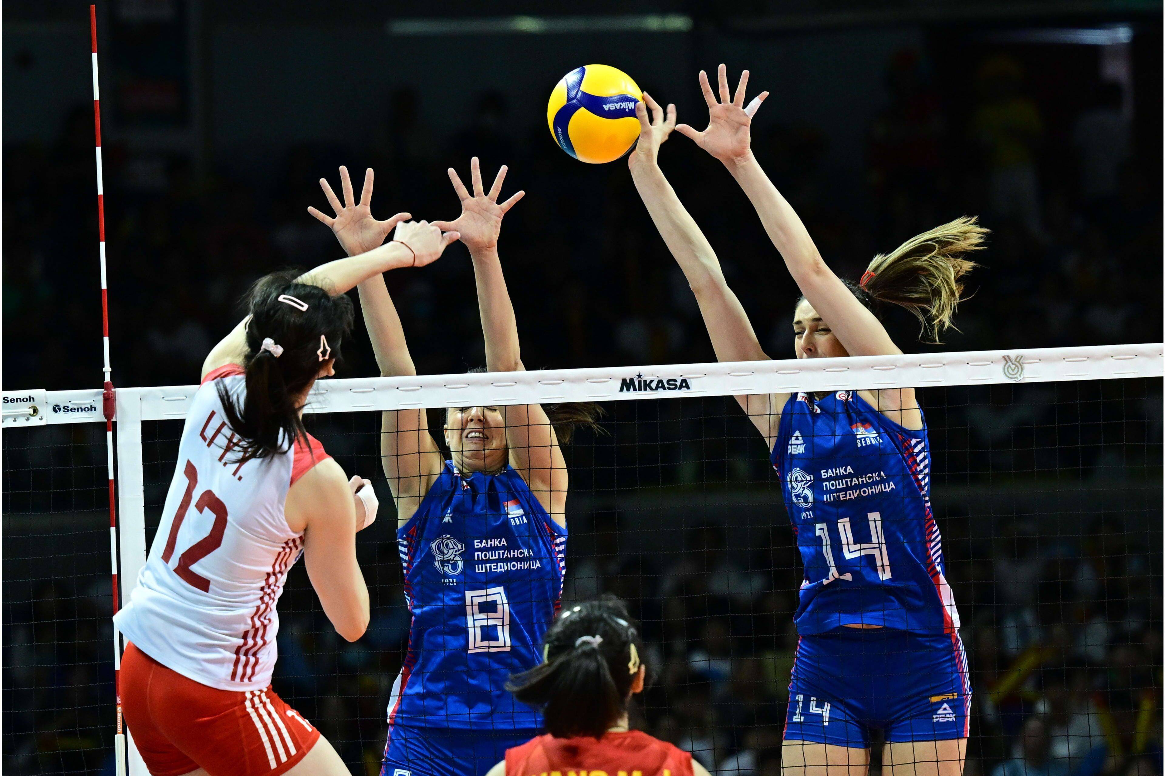 IM体育-塞尔维亚女子排球队力压群雄,夺冠称霸