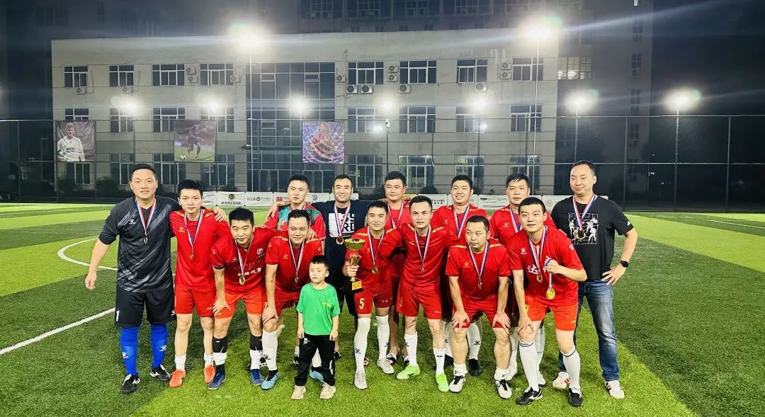 IM体育官方网-队友默契配合，共同摘得桂冠的简单介绍