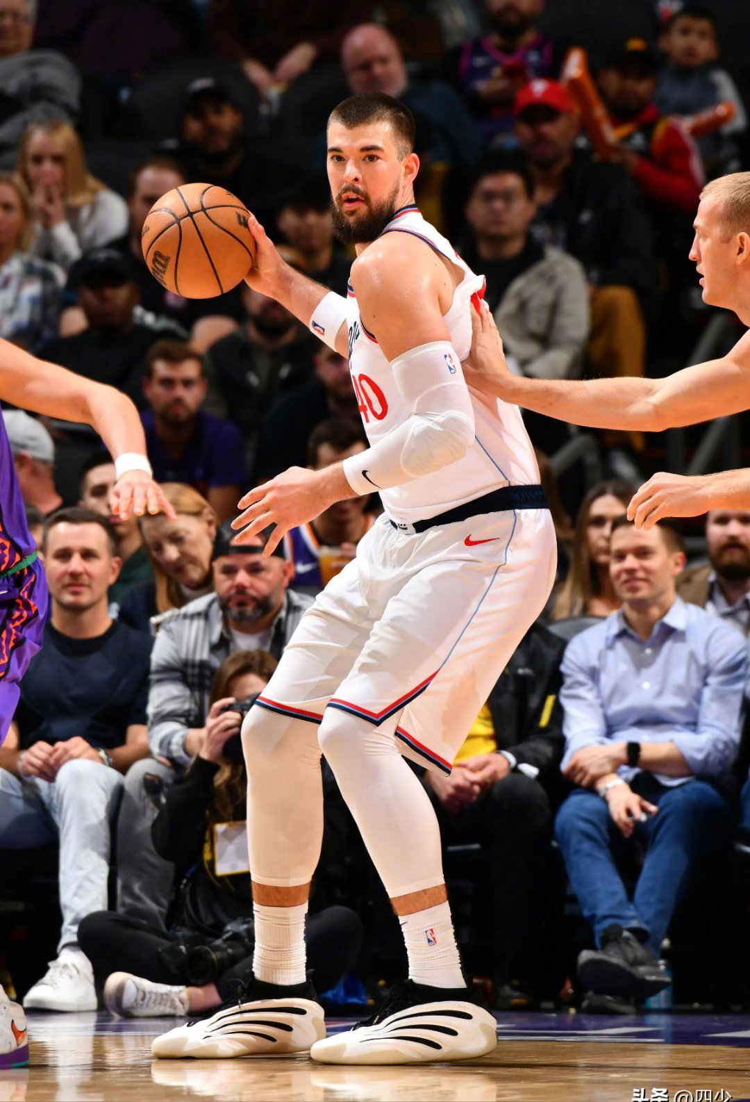 IM体育赛事直播入口-步行者轻取勇士，哈登高光表现的简单介绍