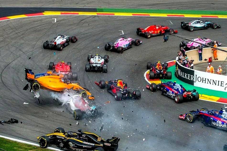 IM体育平台-包含哈斯车队碾压红牛车队，汉密尔顿统治全场的词条