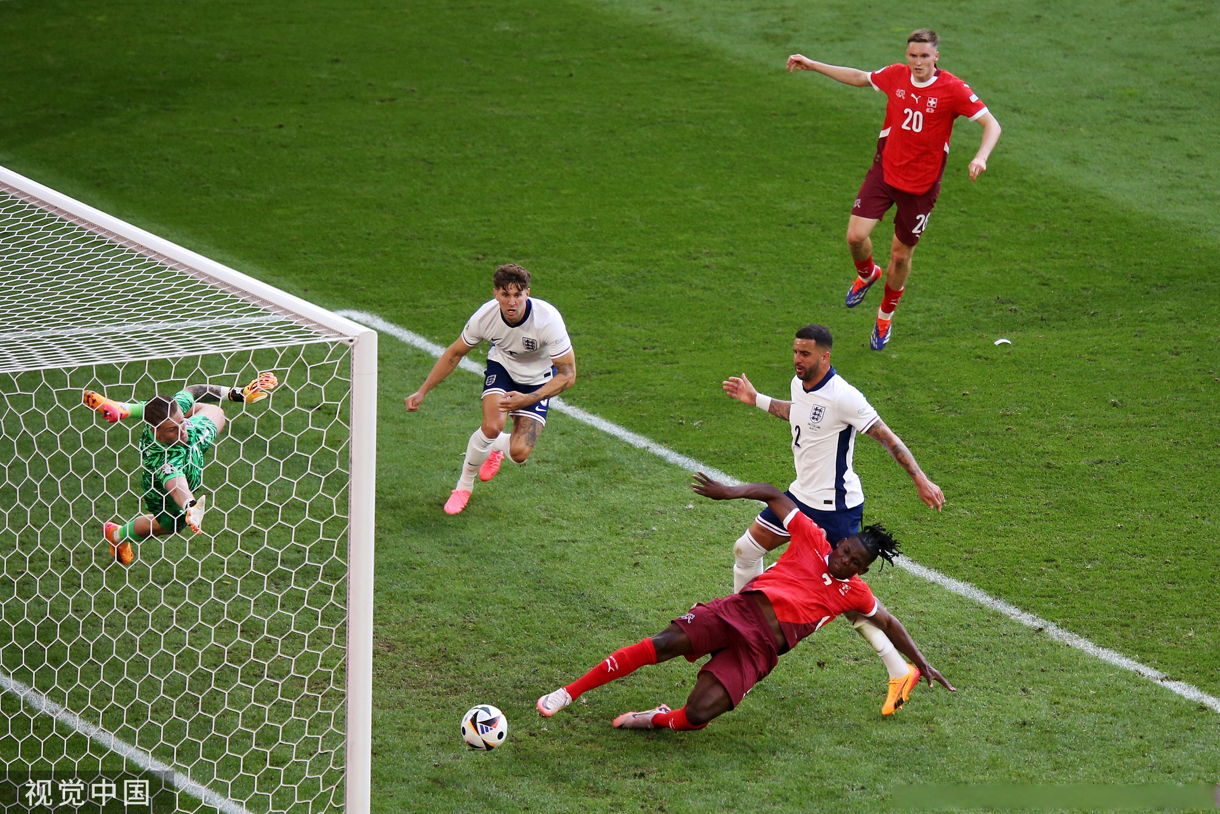 IM体育社区互动入口-葡萄牙队鏖战英格兰队，林高远关键制胜的简单介绍