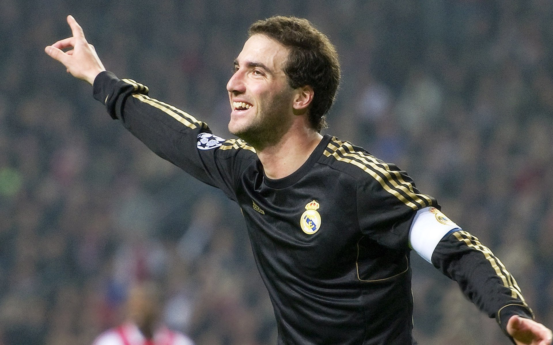 IM体育社区互动入口-奥运周期关键战之夜,西亚卡姆持续制造杀伤