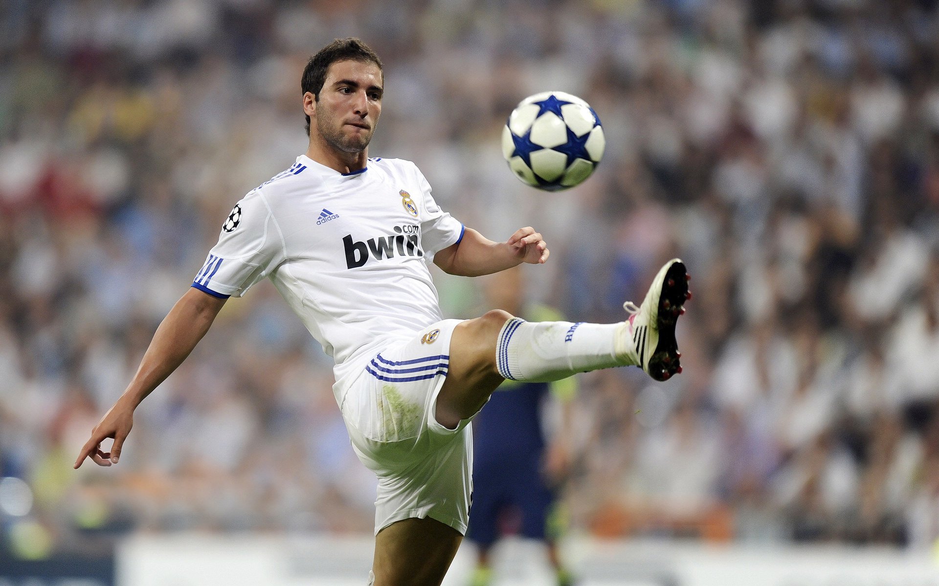 IM体育App下载-压力淬火,天才闪光,马丁内利绝境爆发助巴黎力克贝蒂斯