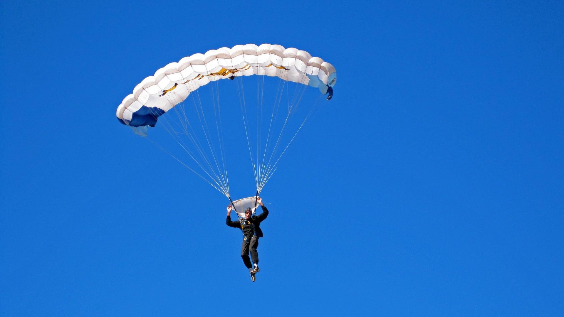 IM体育赛事直播入口-双重震撼,奥地利足球碾压德国,樊振东乒乓台前状态如烈焰