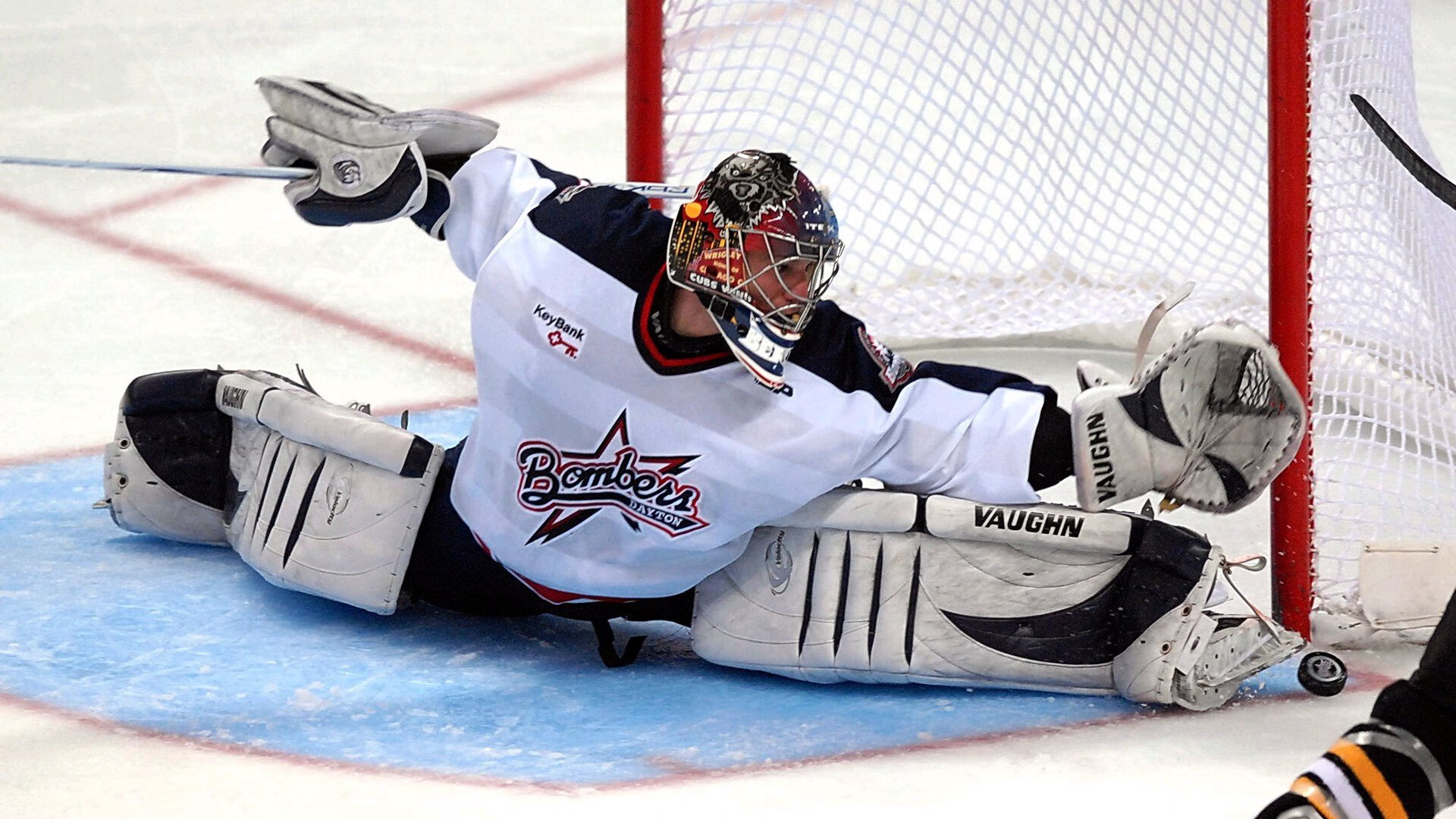 IM体育平台-逆袭与传承，塞恩斯关键制胜，红牛二队如何以下克上碾压红牛车队